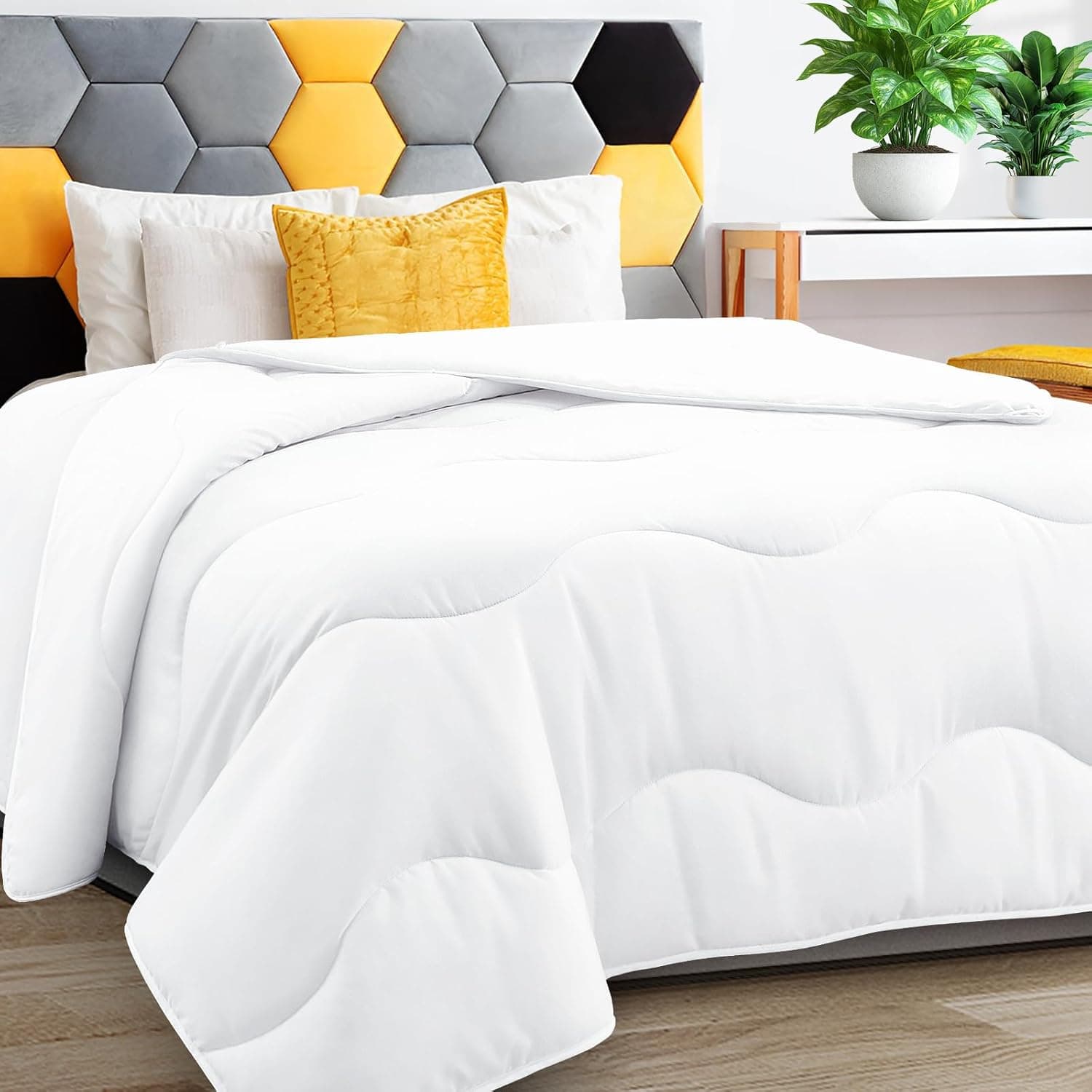 MEELUS Lightweight Comforter Cooling White, All Season Duvet Insert Breathable Full Size, Down Alternative Quilt