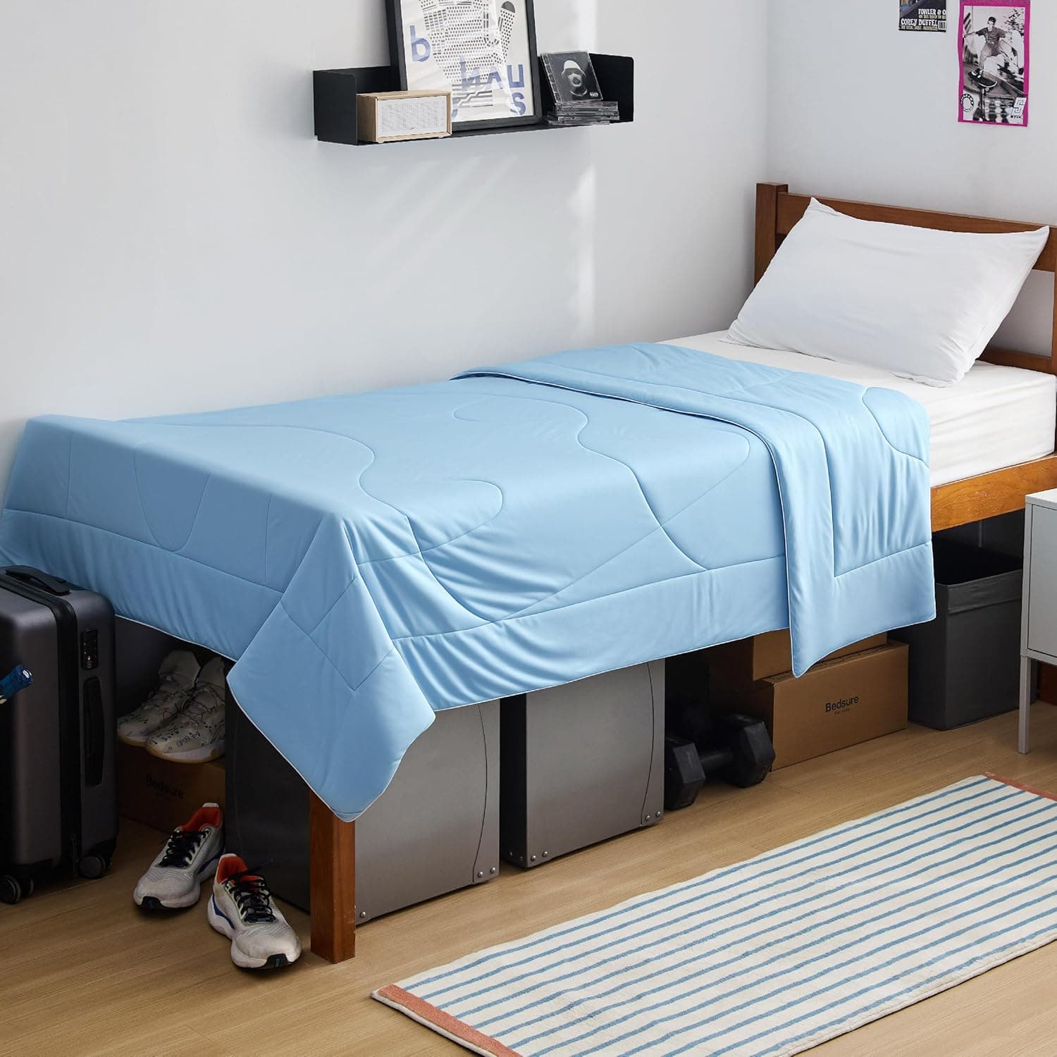 Bedsure Cooling Comforter Twin Size, GentleSoft Moisture Wicking Cooling Blanket, Breathable Lightweight Duvet Insert, Blue
